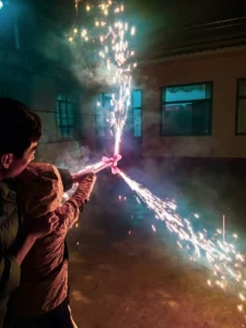 Peligros de la pirotecnia y quemaduras en Navidad en niños